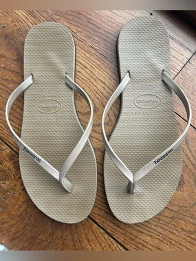 Havaianas Slim Flip Flops in Light Taupe 39-40
